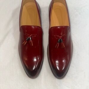 Men’s NWOT Elegant Burgundy Leather Loafers